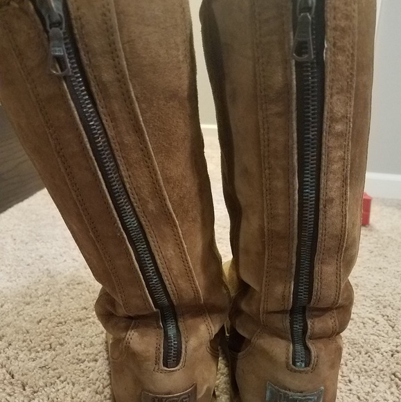 Custom tattoo/hand painted UGGs - Picture 3 of 8